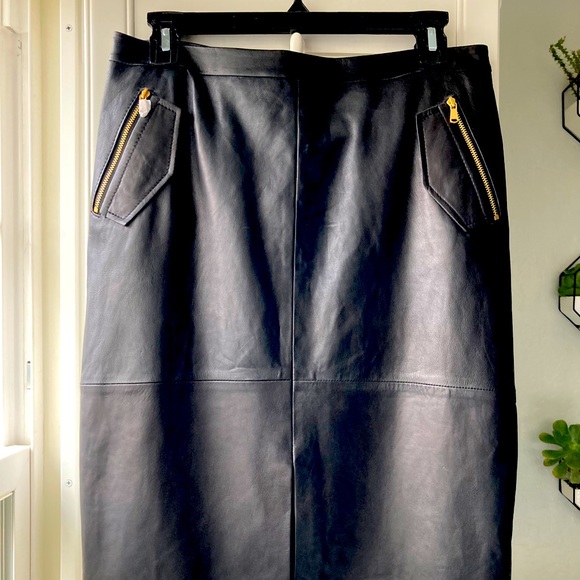 Classiques Entier Dresses & Skirts - *NWT* Genuine LEATHER Skirt 🖤